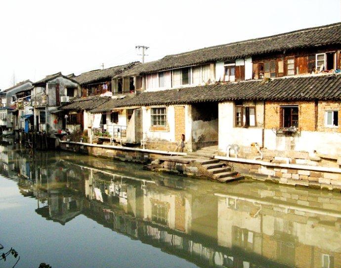 她拜师高僧却堕落成贼,屡屡作案致使24岁时被警方击毙,她是谁?